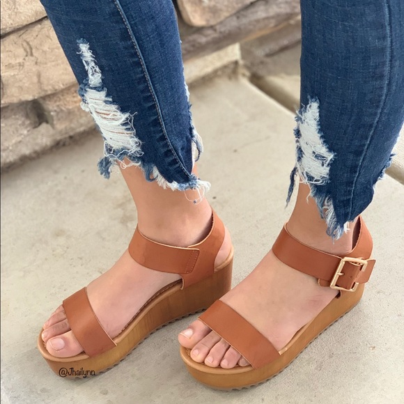 LAST 6 Tan platform sandals HP 🌻 - Picture 7 of 7
